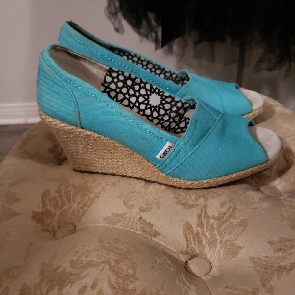 Shoes - Picture 2 of 3
